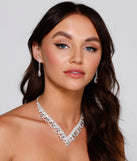 Shimmer And Glow Collar And Duster Earrings Set is the perfect Homecoming look pick with on-trend details to make the 2023 HOCO dance your most memorable event yet!