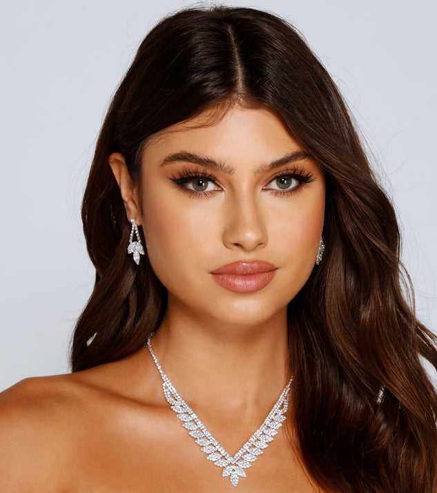 Gorgeous Sparkle Cubic Zirconia Necklace And Earrings Set is the perfect Homecoming look pick with on-trend details to make the 2023 HOCO dance your most memorable event yet!