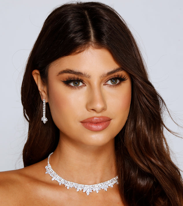 With Effortlessly Elegant Necklace And Earrings Set as your homecoming jewelry or accessories, your 2023 Homecoming dress look will be fire!