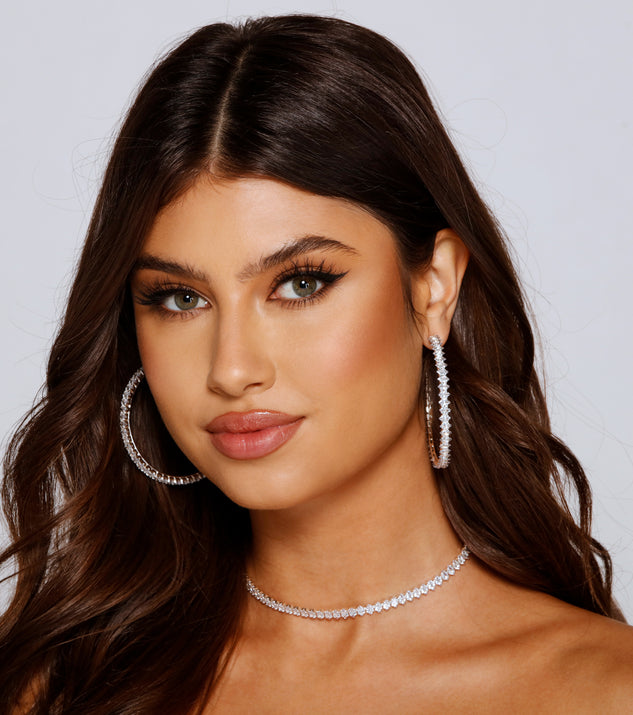 Stylish Sparkle Necklace And Earrings Set is the perfect Homecoming look pick with on-trend details to make the 2023 HOCO dance your most memorable event yet!