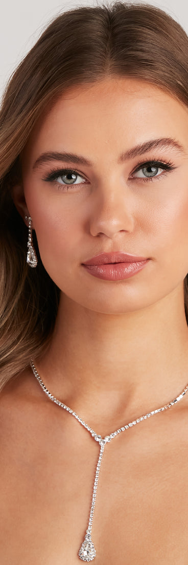 With Dripping In Glamour Necklace And Earrings Set as your homecoming jewelry or accessories, your 2023 Homecoming dress look will be fire!