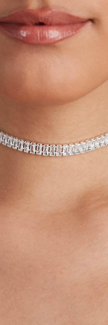 With Major Glow Cubic Zirconia Baguette Choker as your homecoming jewelry or accessories, your 2023 Homecoming dress look will be fire!