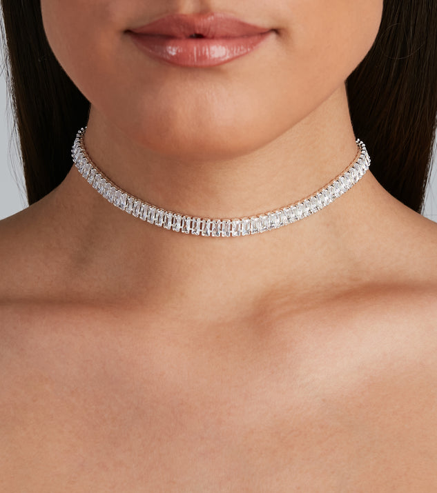 With Major Glow Cubic Zirconia Baguette Choker as your homecoming jewelry or accessories, your 2023 Homecoming dress look will be fire!