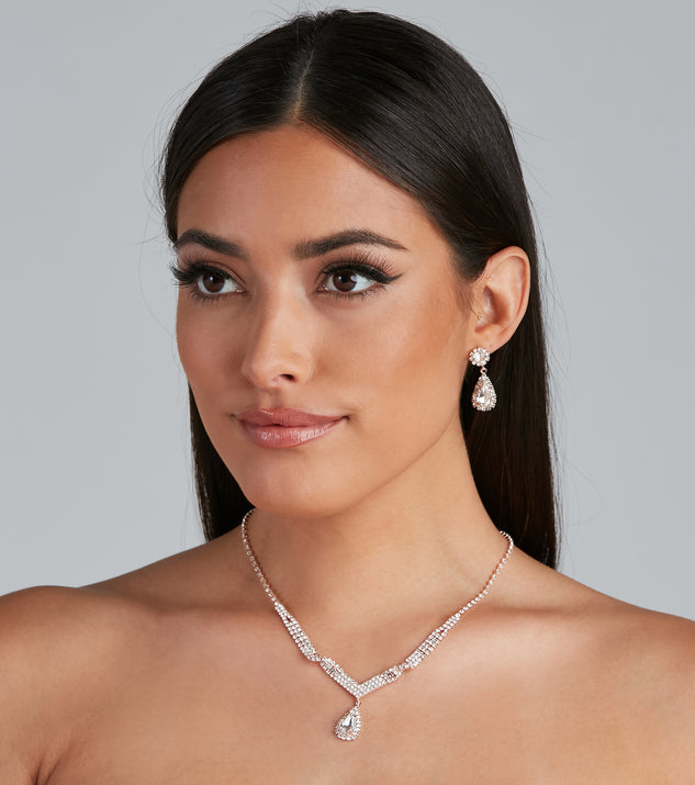 Night To Remember Rhinestone Necklace And Earrings Set is the perfect Homecoming look pick with on-trend details to make the 2023 HOCO dance your most memorable event yet!