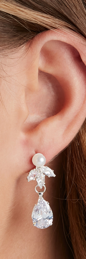 Clutch Your Pearl Leaf Collar Earrings Set