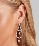 Glam Royalty Rhinestone Collar Earring Set is the perfect Homecoming look pick with on-trend details to make the 2023 HOCO dance your most memorable event yet!