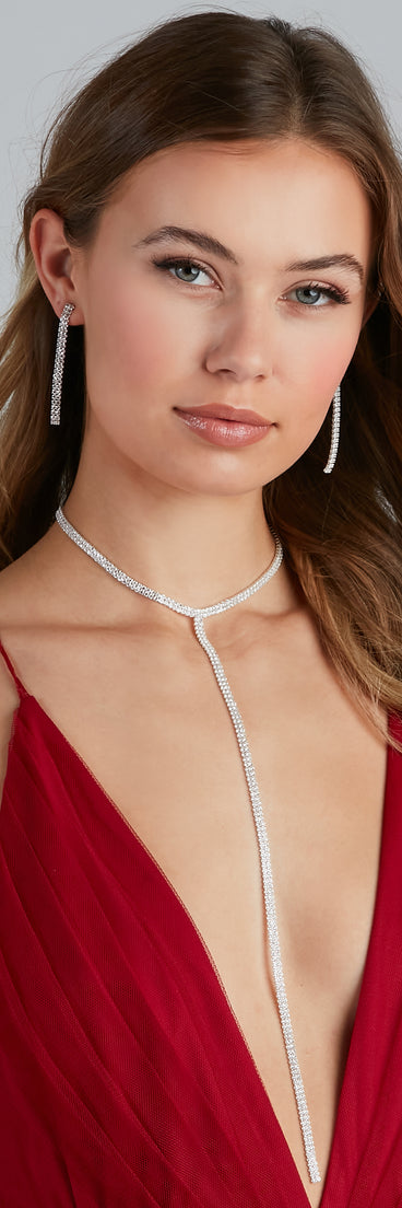 Glam Aspiration Rhinestone Necklace Set creates the perfect New Year’s Eve Outfit or new years dress with stylish details in the latest trends to ring in 2023!