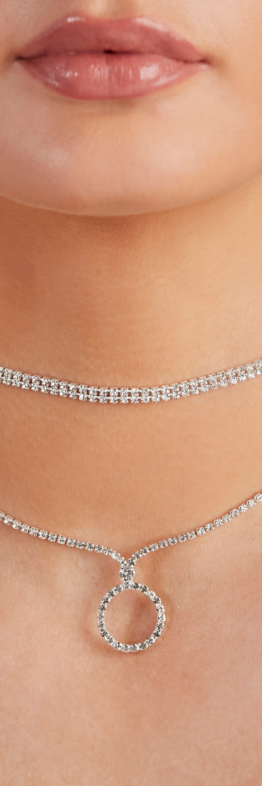 With Circle Me Not Rhinestone Collar Set as your homecoming jewelry or accessories, your 2023 Homecoming dress look will be fire!