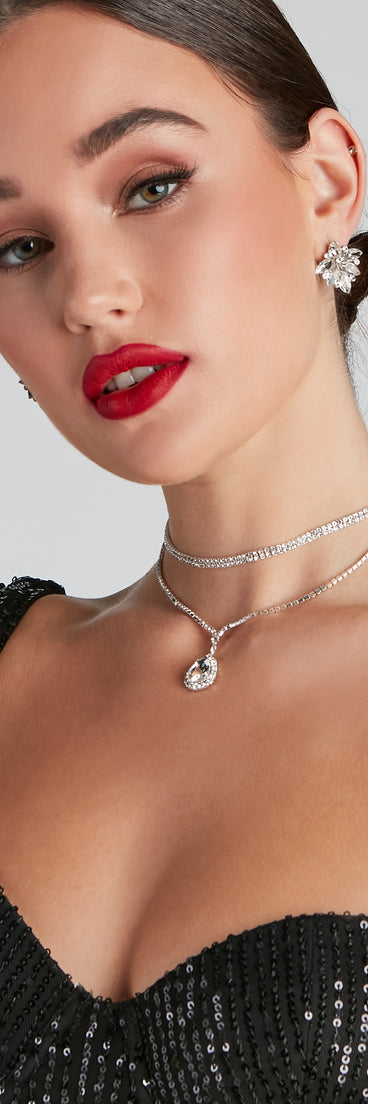 Evening Soiree Rhinestone Teardrop Choker Set is the perfect Homecoming look pick with on-trend details to make the 2023 HOCO dance your most memorable event yet!