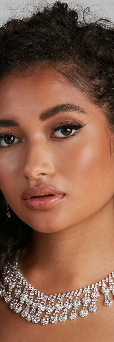 Floral Drops Rhinestone Collar And Earrings Set creates the perfect New Year’s Eve Outfit or new years dress with stylish details in the latest trends to ring in 2023!