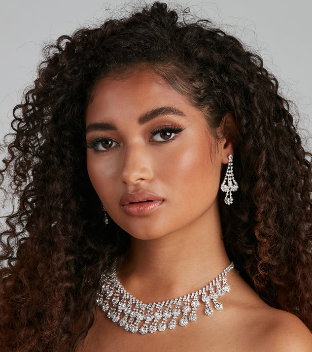 Floral Drops Rhinestone Collar And Earrings Set creates the perfect New Year’s Eve Outfit or new years dress with stylish details in the latest trends to ring in 2023!