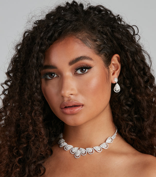 Teardrops of Glamour Collar Earring Set is the perfect Homecoming look pick with on-trend details to make the 2023 HOCO dance your most memorable event yet!