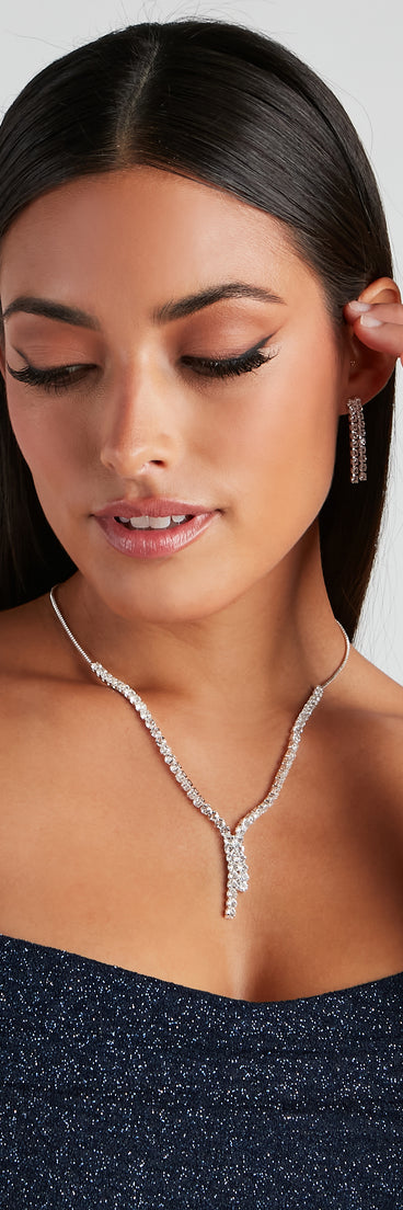 With So Stunning Necklace And Earrings as your homecoming jewelry or accessories, your 2023 Homecoming dress look will be fire!