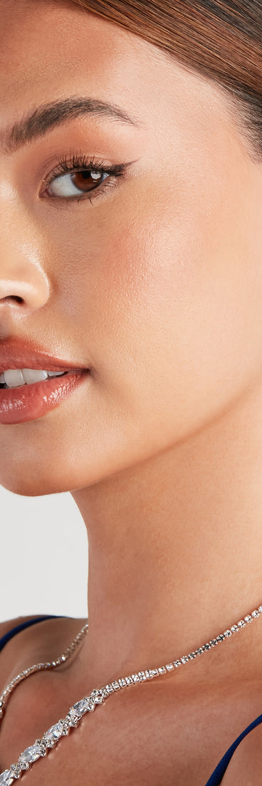 Effortlessly Elegant Rhinestone Necklace And Earrings Set is the perfect Homecoming look pick with on-trend details to make the 2023 HOCO dance your most memorable event yet!