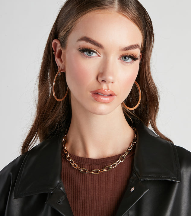 Perfect Statement Chain Link Collar is a trendy pick to create 2023 festival outfits, festival dresses, outfits for concerts or raves, and complete your best party outfits!