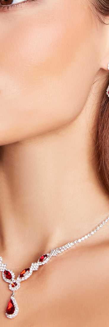 With Luxe Mood Gemstone Necklace And Earrings Set as your homecoming jewelry or accessories, your 2023 Homecoming dress look will be fire!