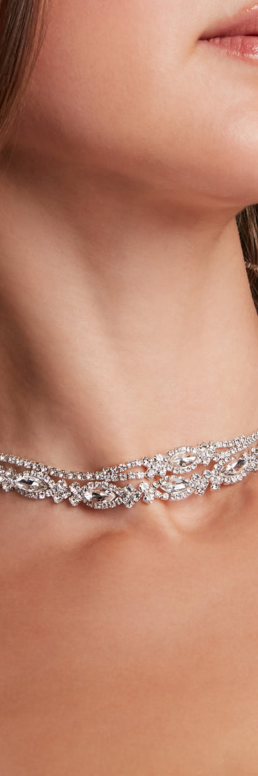 With True Elegance Rhinestone Choker Necklace Set as your homecoming jewelry or accessories, your 2023 Homecoming dress look will be fire!