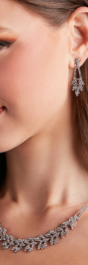 With Feeling Glitzy Rhinestone Necklace And Earrings Set as your homecoming jewelry or accessories, your 2023 Homecoming dress look will be fire!