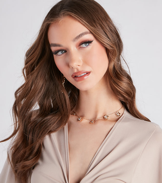 Charming Glam Rhinestone Flower Necklace is a fire pick to create 2023 festival outfits, concert dresses, outfits for raves, or to complete your best party outfits or clubwear!