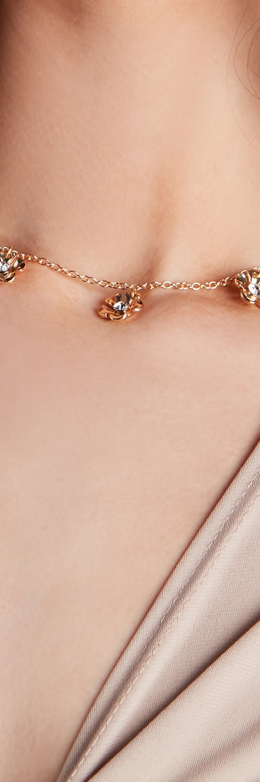 Charming Glam Rhinestone Flower Necklace is a fire pick to create 2023 festival outfits, concert dresses, outfits for raves, or to complete your best party outfits or clubwear!