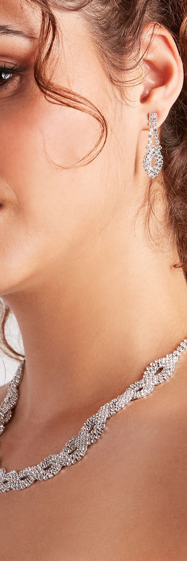 With Sparkle Season Rhinestone Necklace And Earrings Set as your homecoming jewelry or accessories, your 2023 Homecoming dress look will be fire!