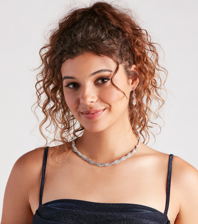 With Step Up The Glam Rhinestone Necklace And Earrings Set as your homecoming jewelry or accessories, your 2023 Homecoming dress look will be fire!