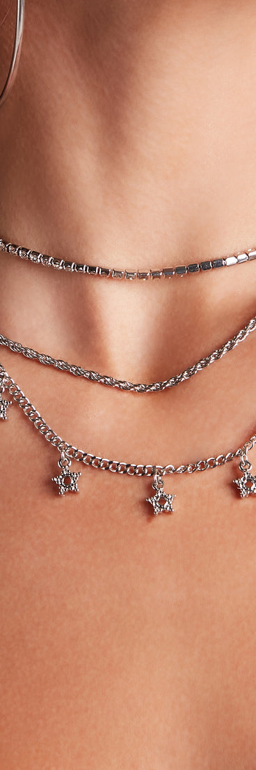 Trendy Celestial Vibes Star Charm Necklace is a fire pick to create 2023 festival outfits, concert dresses, outfits for raves, or to complete your best party outfits or clubwear!