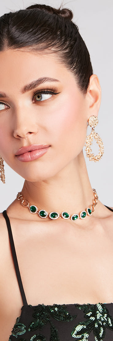 With In The Mood For Glamour Gemstone Choker Necklace as your homecoming jewelry or accessories, your 2023 Homecoming dress look will be fire!