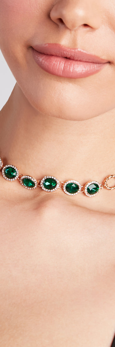 With In The Mood For Glamour Gemstone Choker Necklace as your homecoming jewelry or accessories, your 2023 Homecoming dress look will be fire!