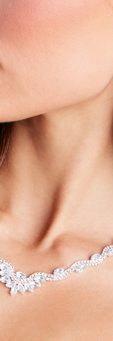 With Brilliant Sparkle Cubic Zirconia Necklace And Earrings Set as your homecoming jewelry or accessories, your 2023 Homecoming dress look will be fire!