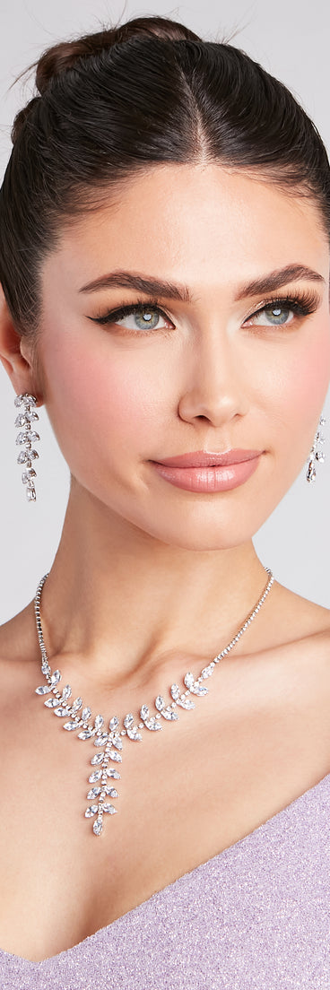 With Dainty And Divine Necklace And Earrings Set as your homecoming jewelry or accessories, your 2023 Homecoming dress look will be fire!