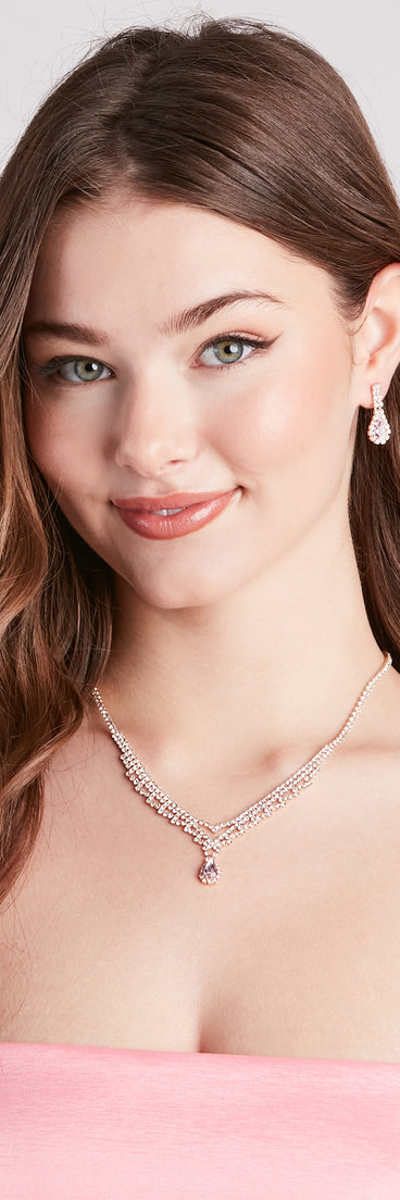 With Radiant Babe Pink Teardrop Necklace And Earrings Set as your homecoming jewelry or accessories, your 2023 Homecoming dress look will be fire!