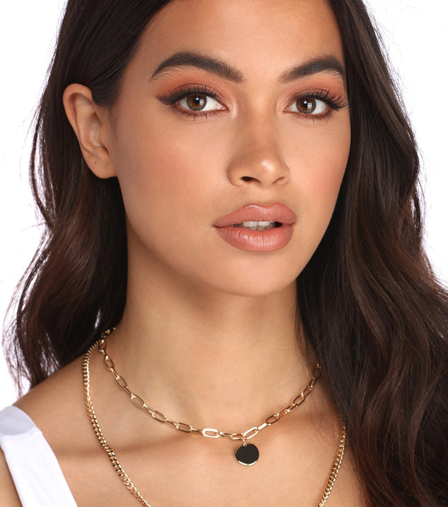 Double O Ring Necklace is the perfect Homecoming look pick with on-trend details to make the 2023 HOCO dance your most memorable event yet!