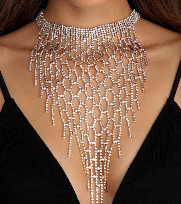Shimmering Beauty Choker Necklace is the perfect Homecoming look pick with on-trend details to make the 2023 HOCO dance your most memorable event yet!
