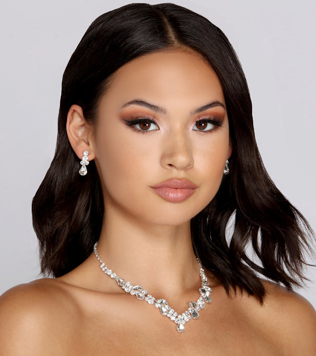 Tears Of Elegance Necklace is the perfect Homecoming look pick with on-trend details to make the 2023 HOCO dance your most memorable event yet!