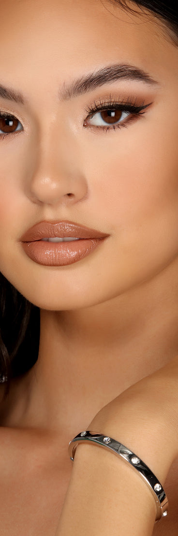 With Sleek Rhinestone Cuff as your homecoming jewelry or accessories, your 2023 Homecoming dress look will be fire!