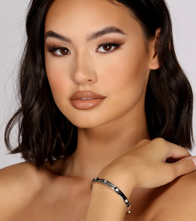 With Sleek Rhinestone Cuff as your homecoming jewelry or accessories, your 2023 Homecoming dress look will be fire!