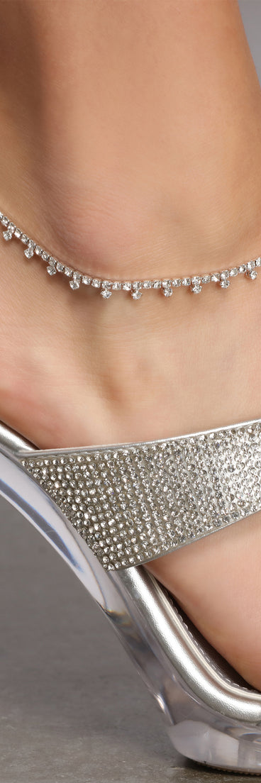 With Dainty Rhinestone Anklet as your homecoming jewelry or accessories, your 2023 Homecoming dress look will be fire!