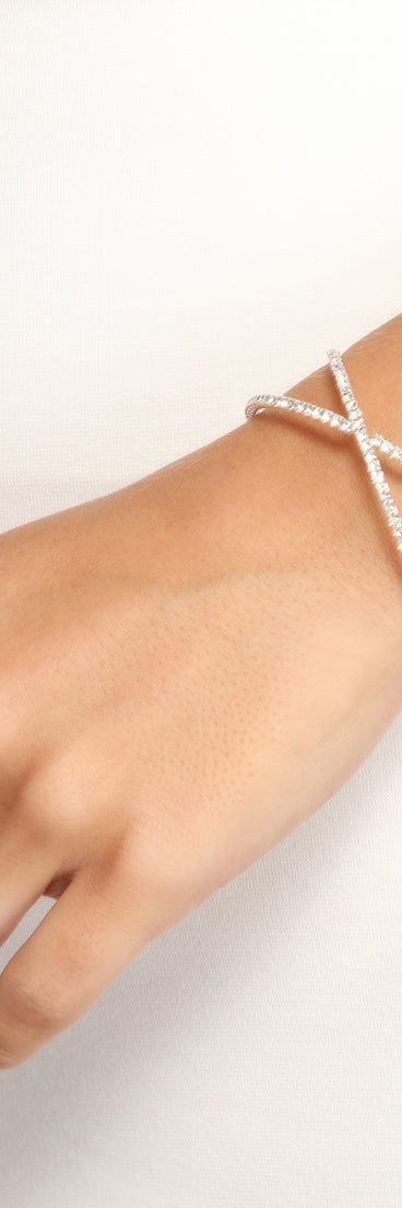 With Get That Glow Rhinestone Memory Wire Bracelet as your homecoming jewelry or accessories, your 2023 Homecoming dress look will be fire!