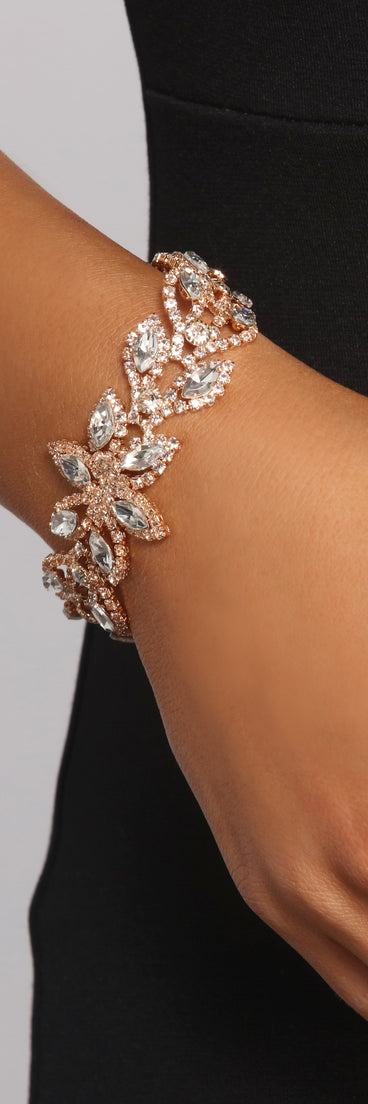 With Marquise Leaf Rhinestone Bracelet as your homecoming jewelry or accessories, your 2023 Homecoming dress look will be fire!