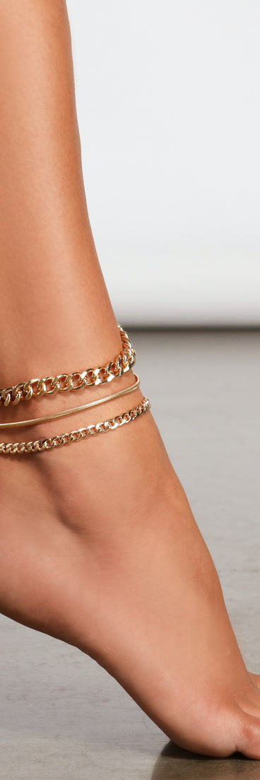 So Luxe Triple Row Chain Link Anklet is a trendy pick to create 2023 festival outfits, festival dresses, outfits for concerts or raves, and complete your best party outfits!