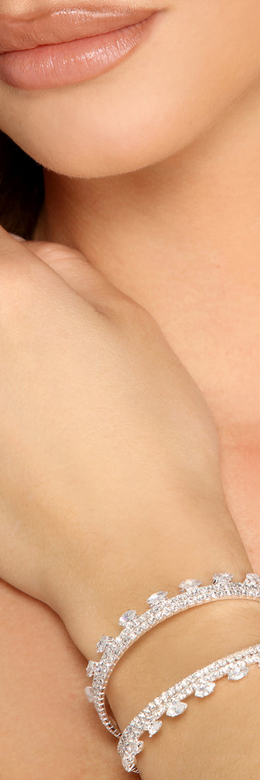 Double the Shine Memory Wire Cuff is the perfect Homecoming look pick with on-trend details to make the 2023 HOCO dance your most memorable event yet!