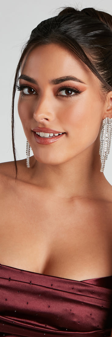 Glam Stretch Rhinestone Bracelet is the perfect Homecoming look pick with on-trend details to make the 2023 HOCO dance your most memorable event yet!