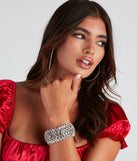 Major Luxe Rhinestone Stretch Bracelet is the perfect Homecoming look pick with on-trend details to make the 2023 HOCO dance your most memorable event yet!