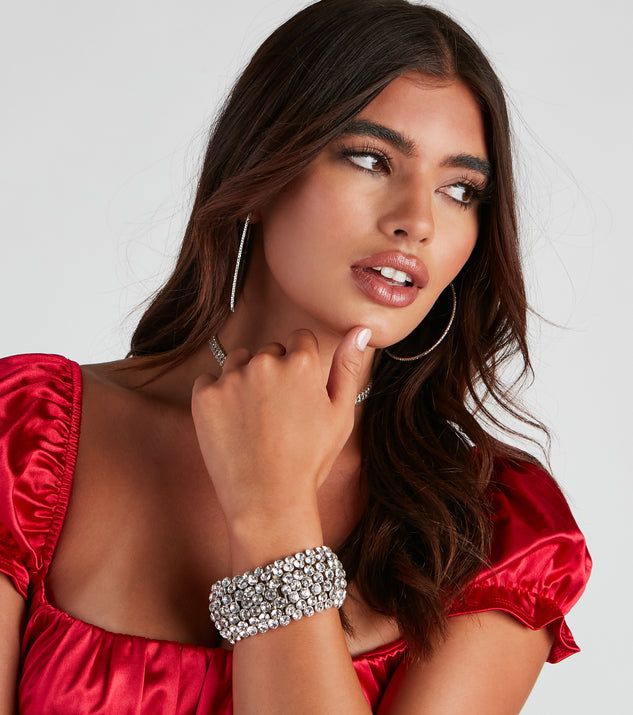Major Luxe Rhinestone Stretch Bracelet is the perfect Homecoming look pick with on-trend details to make the 2023 HOCO dance your most memorable event yet!