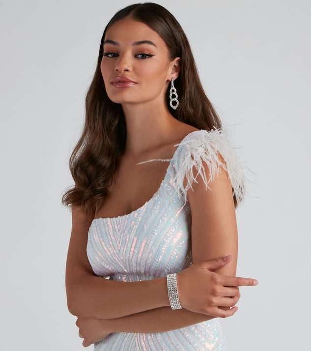 With Wrapped In Diamonds Stretch Bracelet as your homecoming jewelry or accessories, your 2023 Homecoming dress look will be fire!