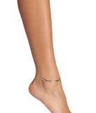 Basic Chain Link Anklet is a trendy pick to create 2023 festival outfits, festival dresses, outfits for concerts or raves, and complete your best party outfits!