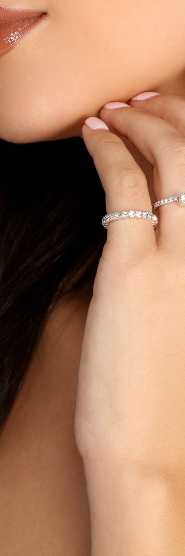 Bling It Out Ring Set is the perfect Homecoming look pick with on-trend details to make the 2023 HOCO dance your most memorable event yet!