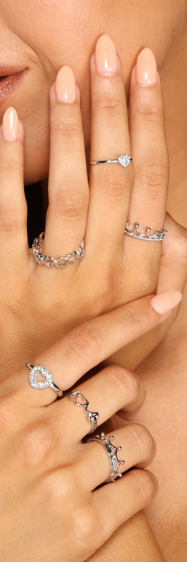 With True Queen Seven Ring Pack as your homecoming jewelry or accessories, your 2023 Homecoming dress look will be fire!