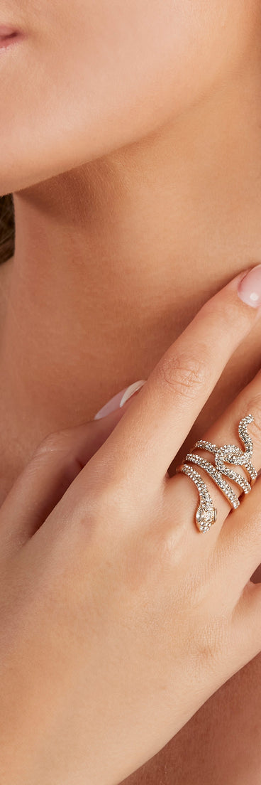 Glitzy Snake Ring is a trendy pick to create 2023 festival outfits, festival dresses, outfits for concerts or raves, and complete your best party outfits!